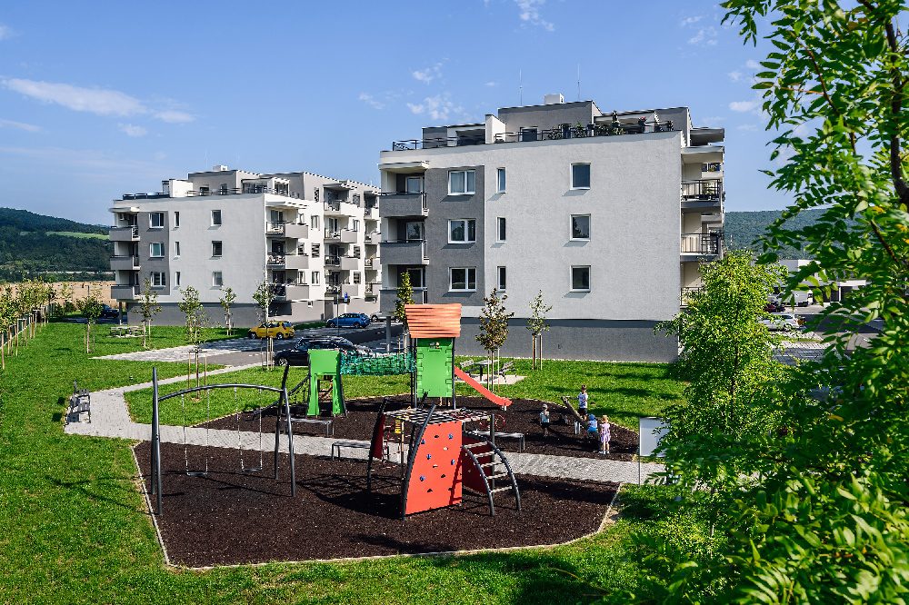 Obytný soubor Hanzlíkovská — bytové domy z druhé strany