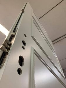 Bezpečnostní dveře s nástřikem RAL 9010 a rámečkem R17 L1