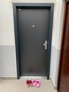 Bezpečnostní dveře s povrchovou úpravou Antracit